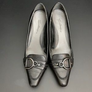 Solanz black leather pumps. Size 6